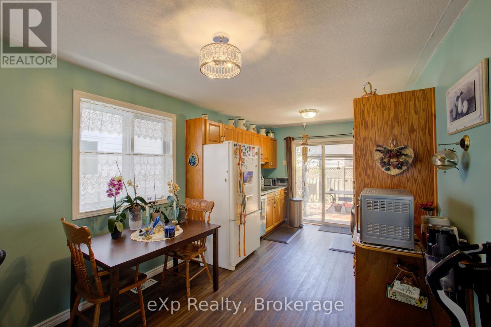 685 RESERVE AVENUE S - 9