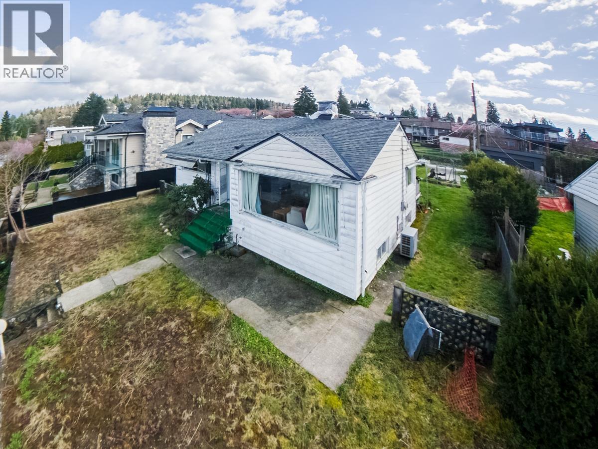 3 Bed, 2 Bath House for Sale in Burnaby – 7016 SIERRA DRIVE, Burnaby - Image 15