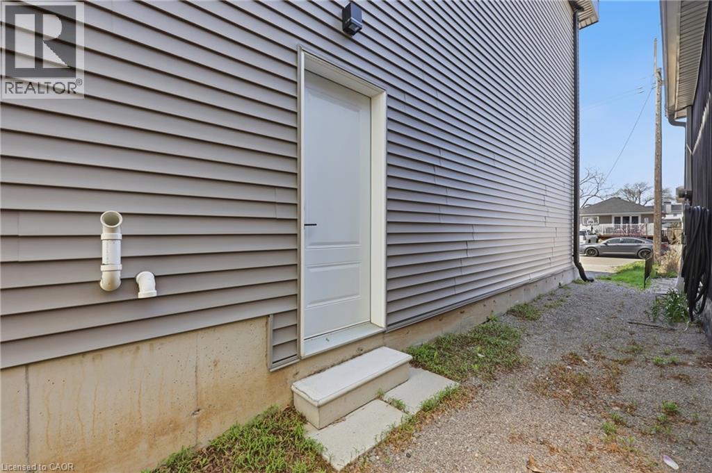37 DELENA Avenue S - 38