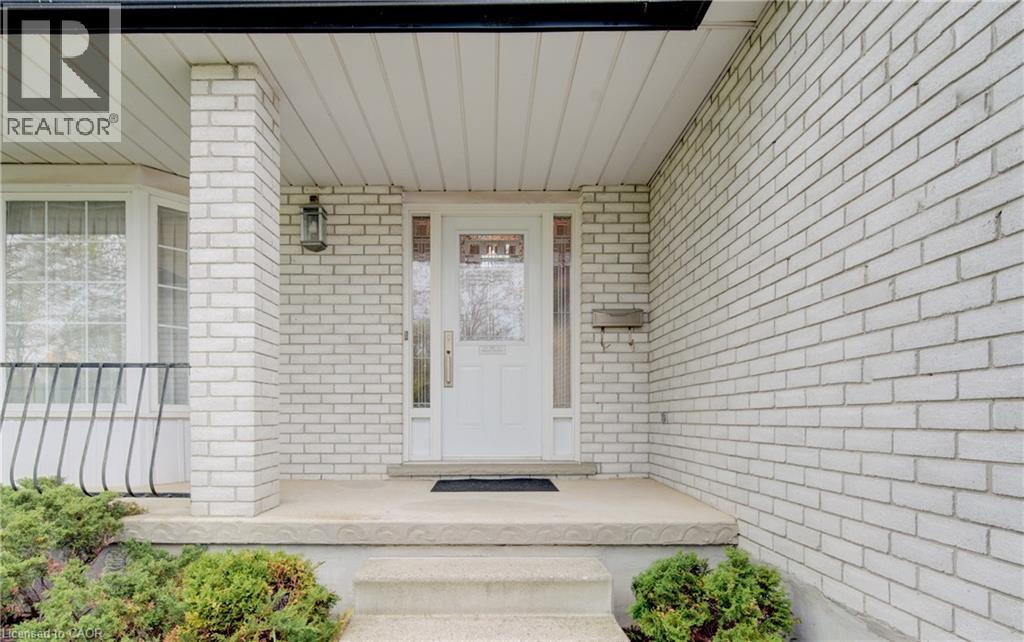 112 WEST ACRES Crescent, Kitchener, Ontario, N2N3G8 — Photo 2