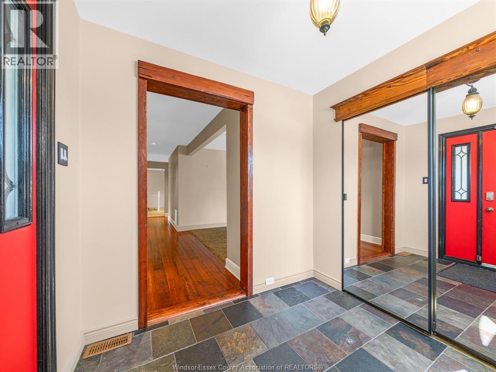 923 LAUZON ROAD, Windsor, Ontario, N8S3M4 — Photo 2