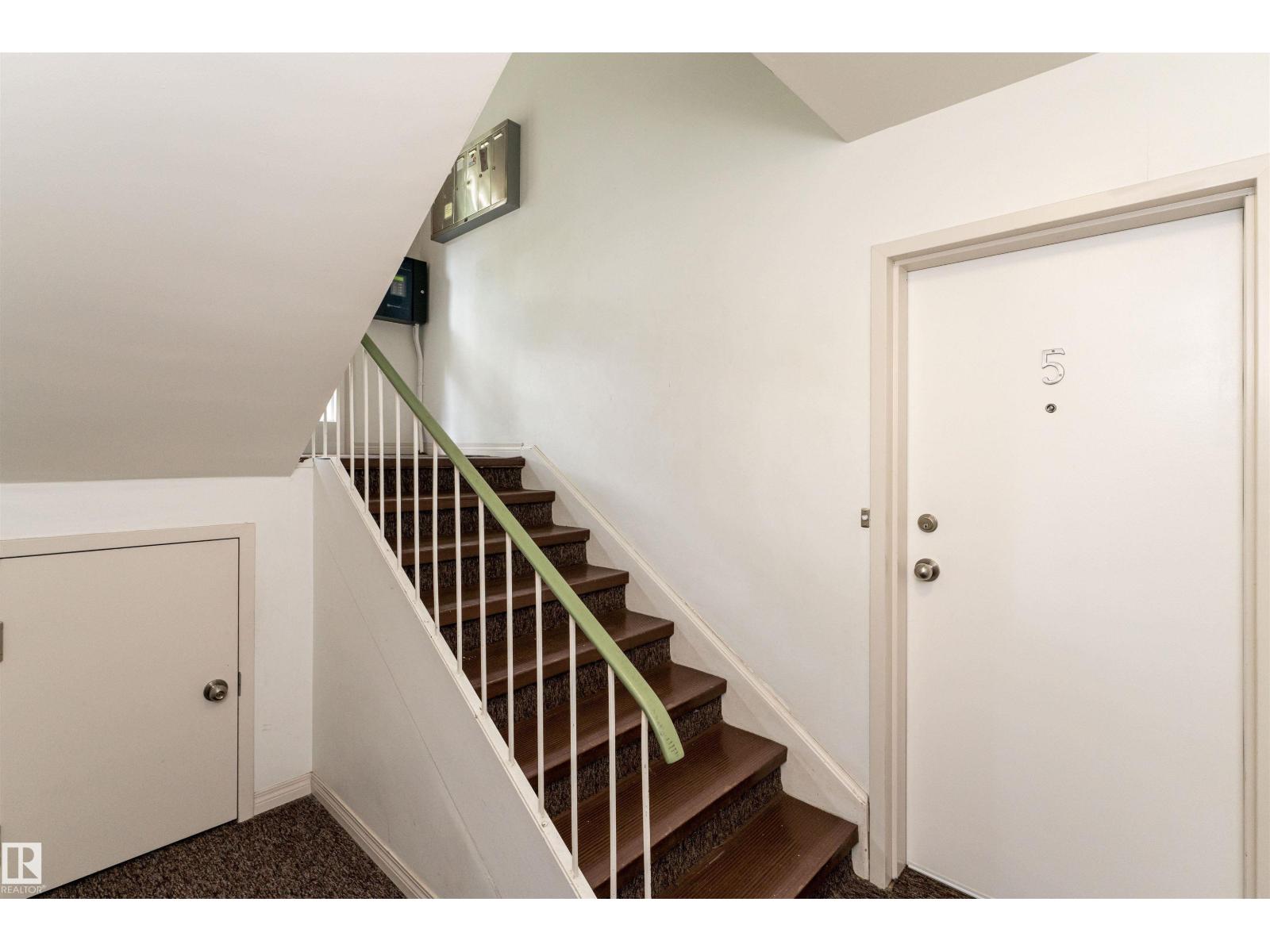 #5 8807 101 ST NW, Edmonton