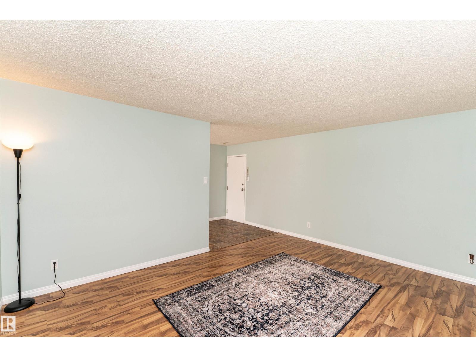 #5 8807 101 ST NW, Edmonton