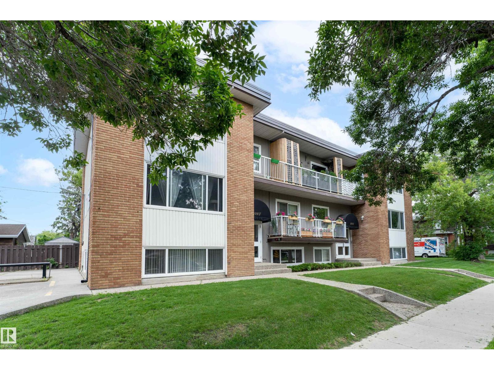 #5 8807 101 ST NW, Edmonton
