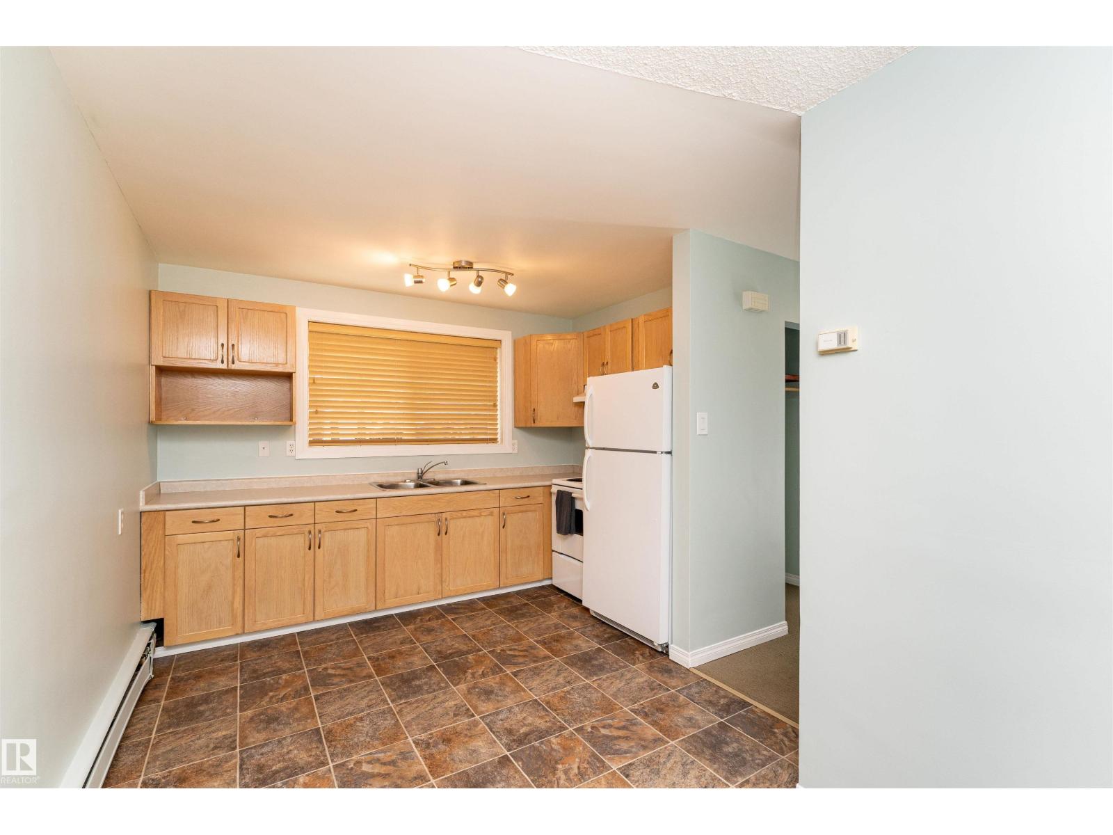 #5 8807 101 ST NW, Edmonton