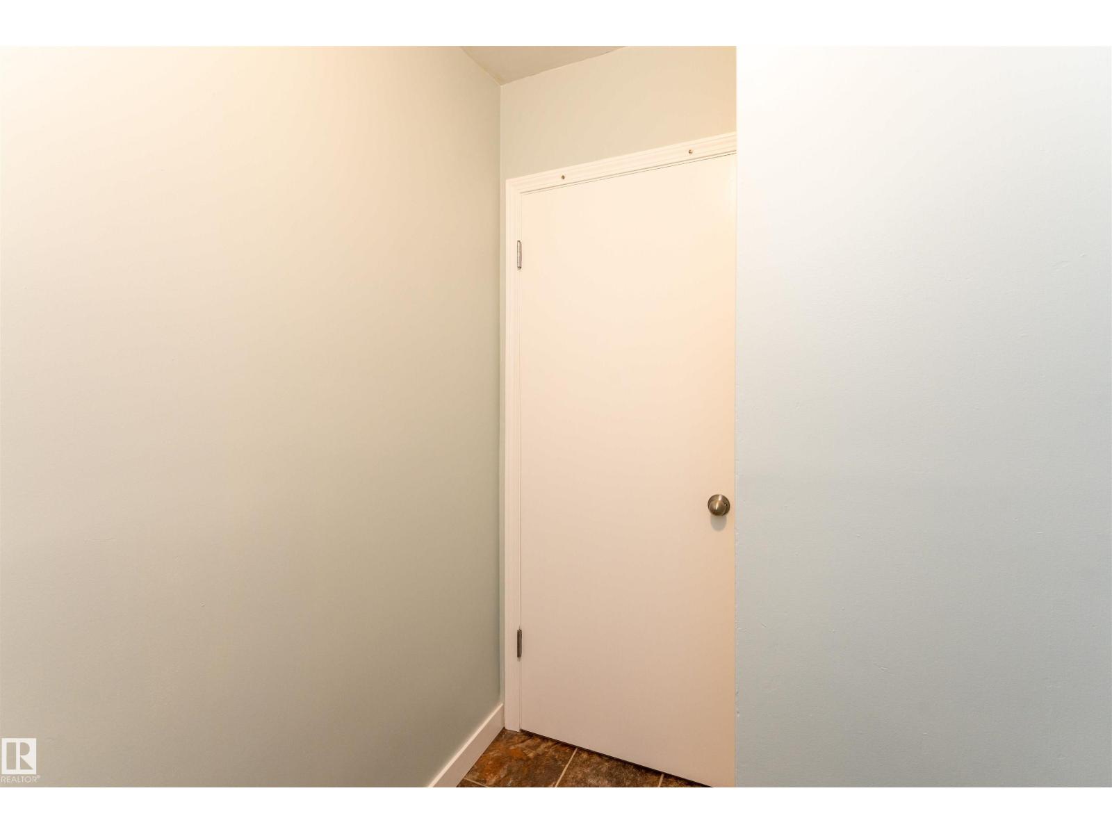 #5 8807 101 ST NW, Edmonton