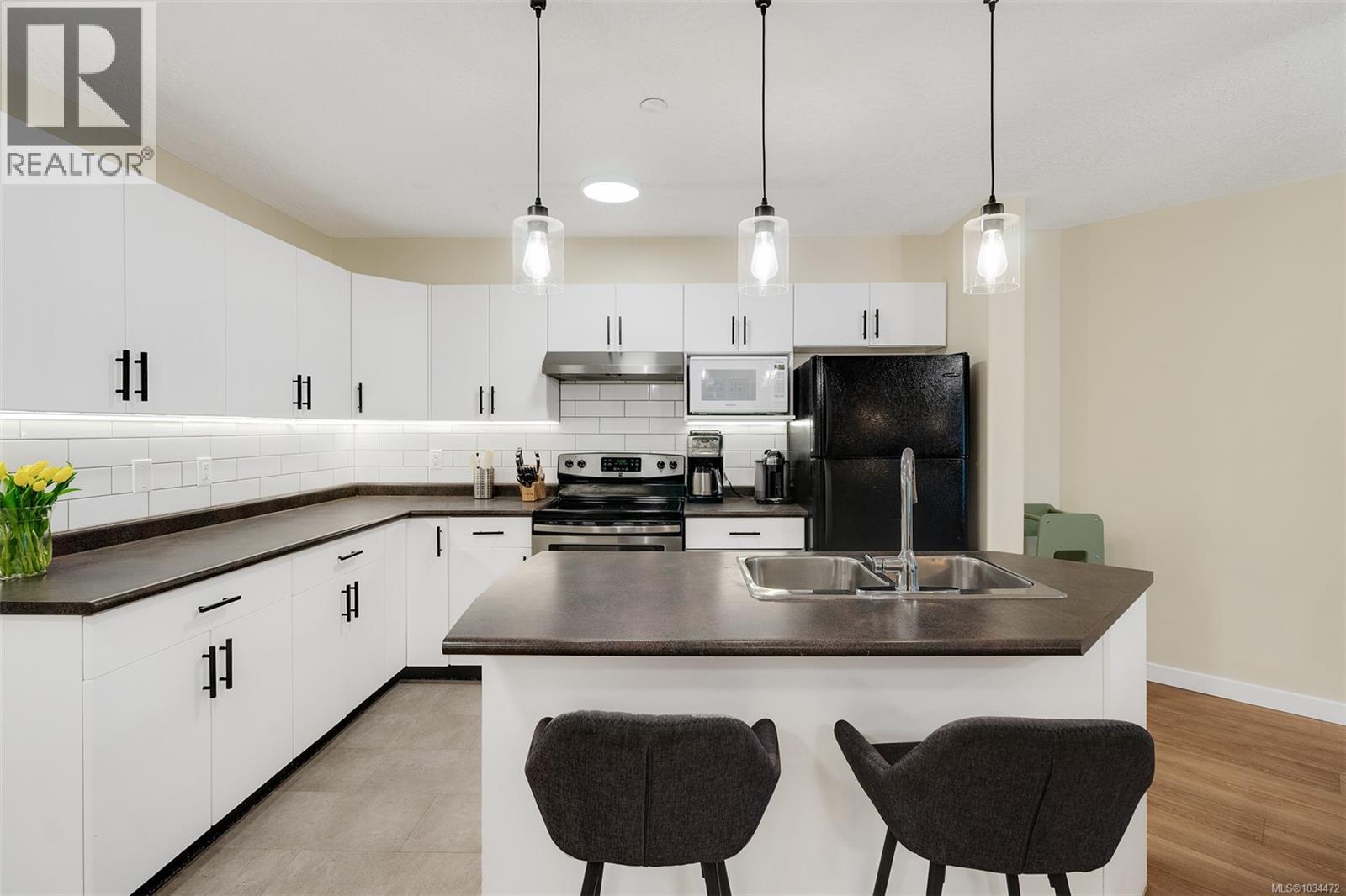 #206 893 Hockley Ave - 4