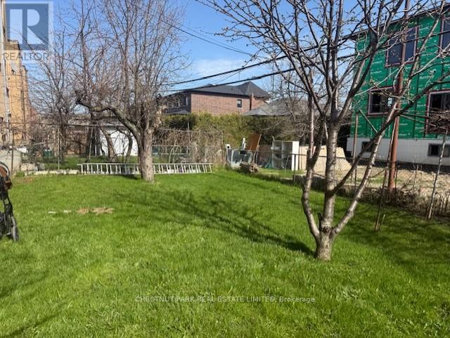 757 LAWRENCE AVENUE W - 14