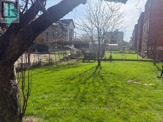 757 LAWRENCE AVENUE W - 15