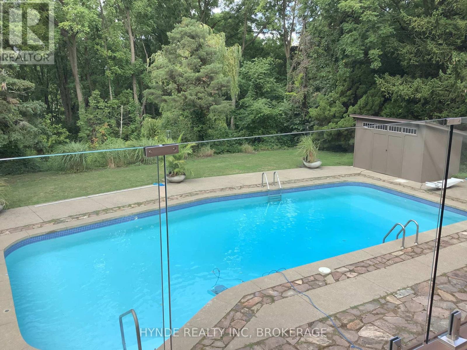 24 WOODMOUNT DR DRIVE - 16