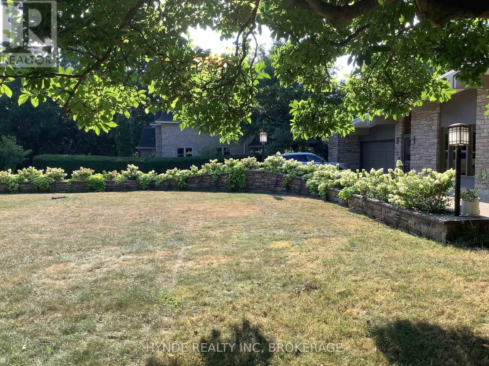 24 WOODMOUNT DR DRIVE - 27