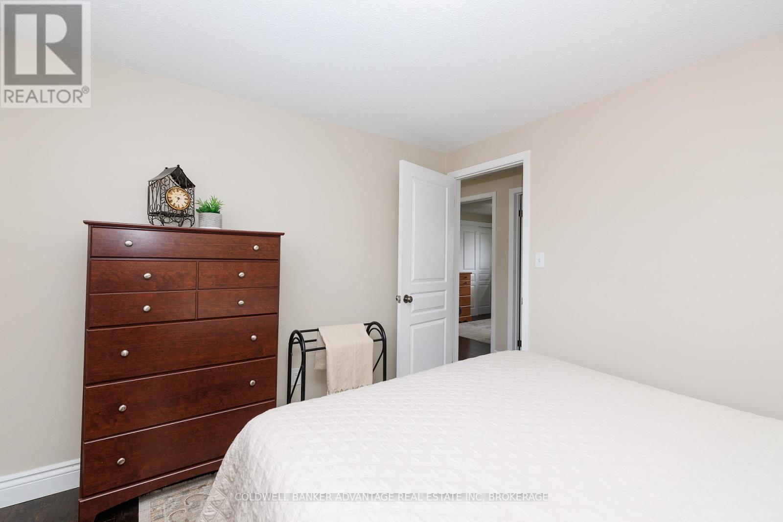3 NORTHGLEN AVENUE - 17