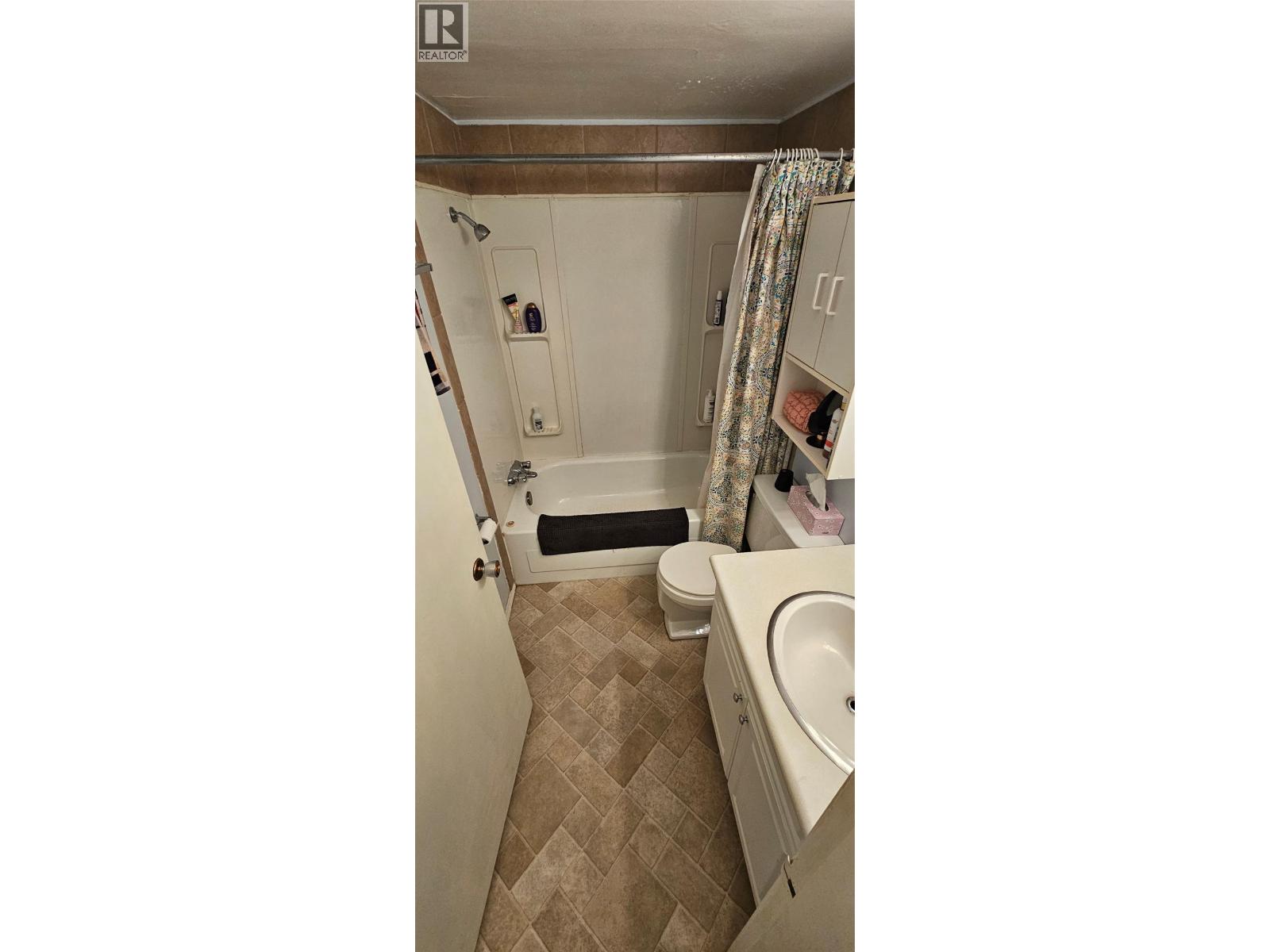 100 RED CEDAR Drive Unit# E44, Sparwood