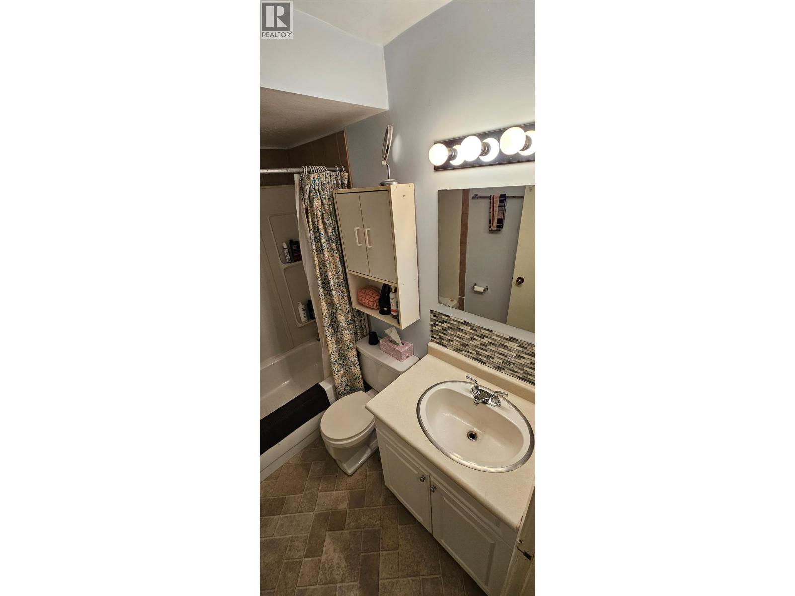 100 RED CEDAR Drive Unit# E44, Sparwood