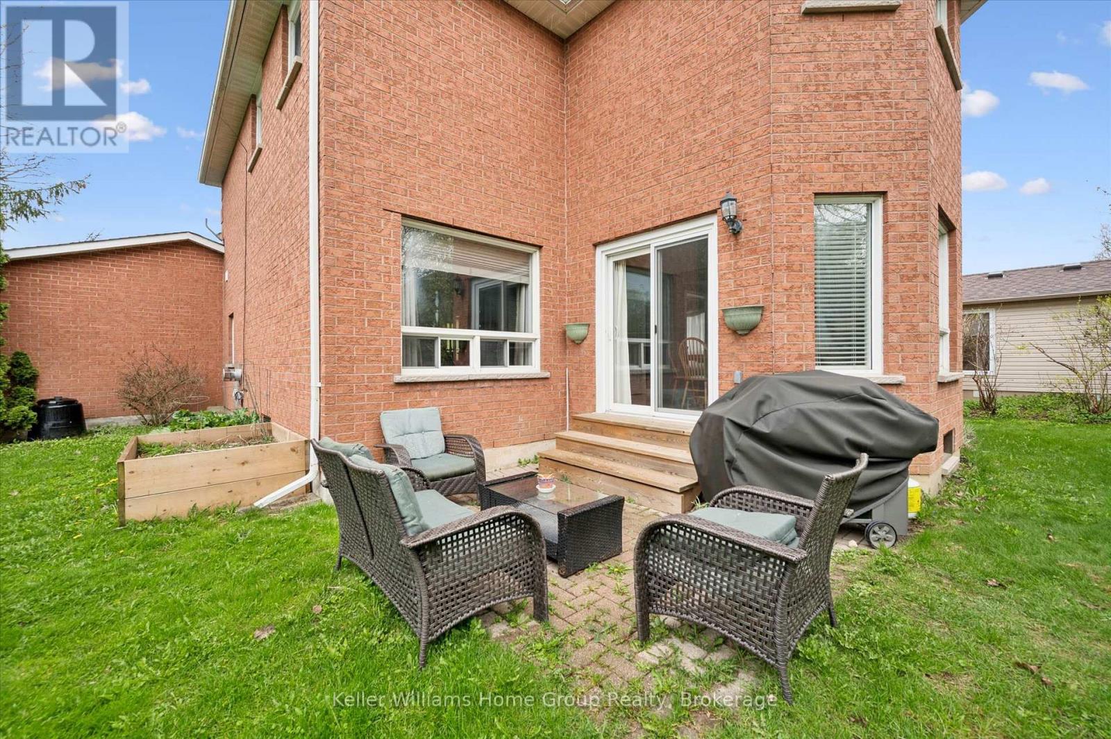 261 IRVINE STREET - 40