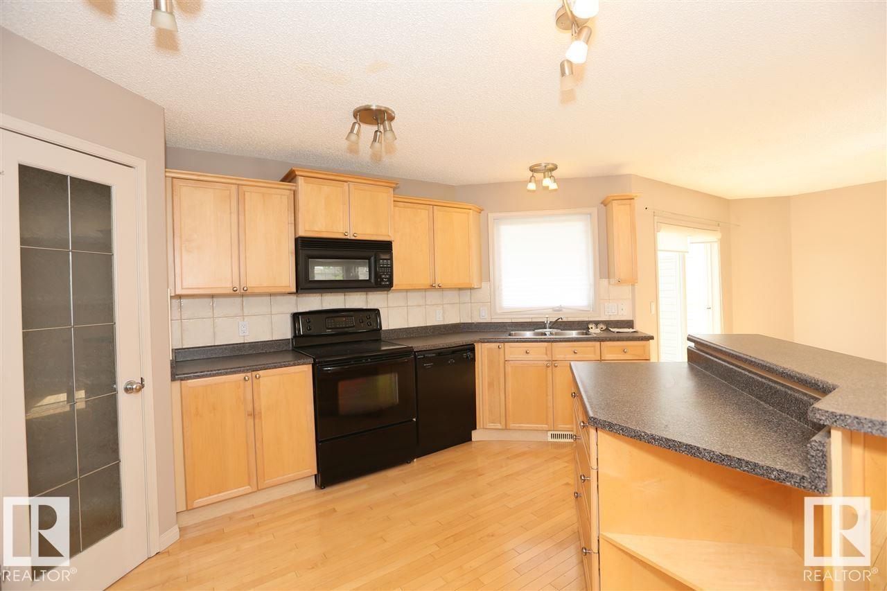 10903 8 AV SW - 8