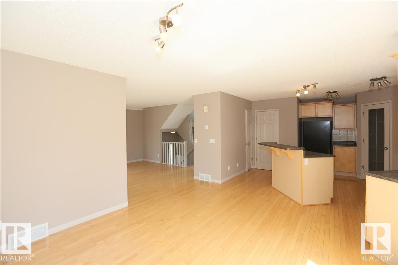 10903 8 AV SW - 9