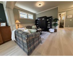 15556 Goggs Avenue, White Rock, BC V4B2N6 Photo 8