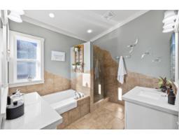 15556 Goggs Avenue, White Rock, BC V4B2N6 Photo 24