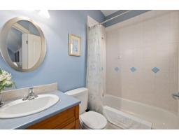 15556 Goggs Avenue, White Rock, BC V4B2N6 Photo 29