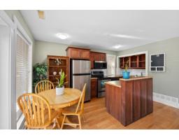 15556 Goggs Avenue, White Rock, BC V4B2N6 Photo 32