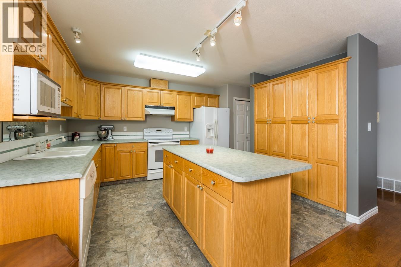#101 7215 SOUTHRIDGE AVENUE - 4