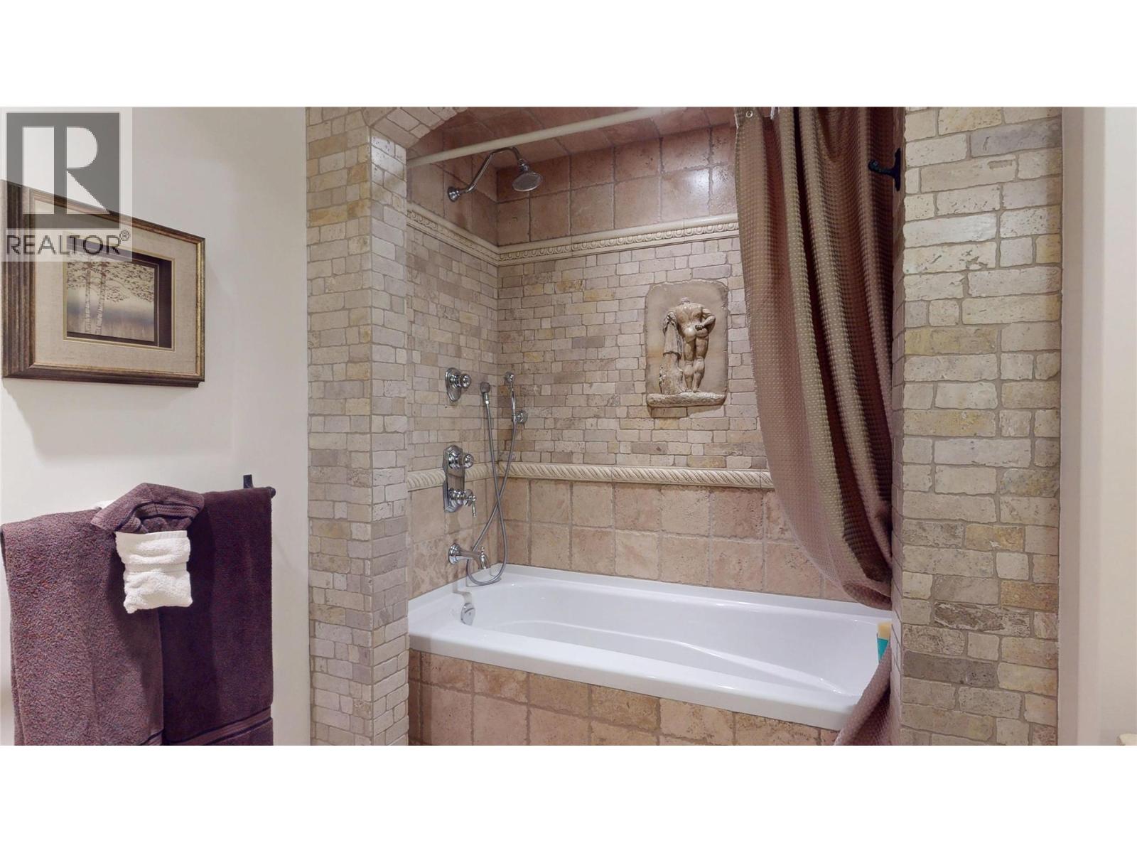 4200 Beach Avenue Unit# 201, Peachland