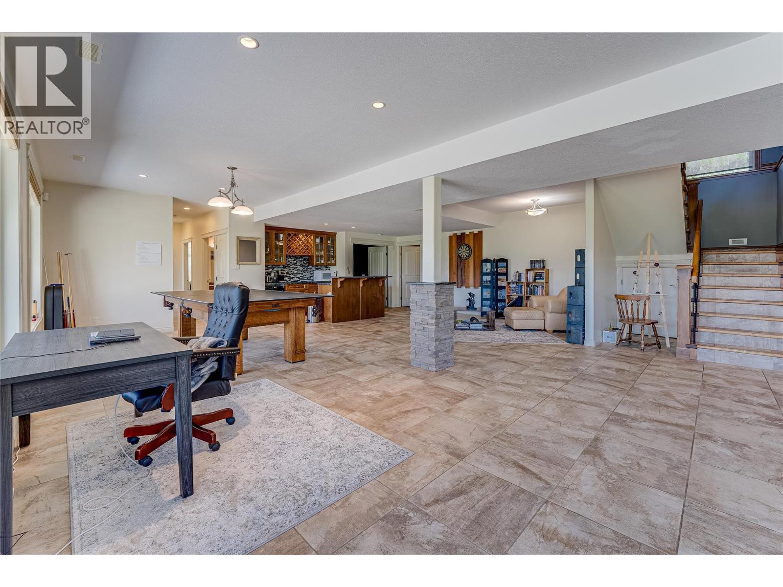 900 33 Avenue - 35