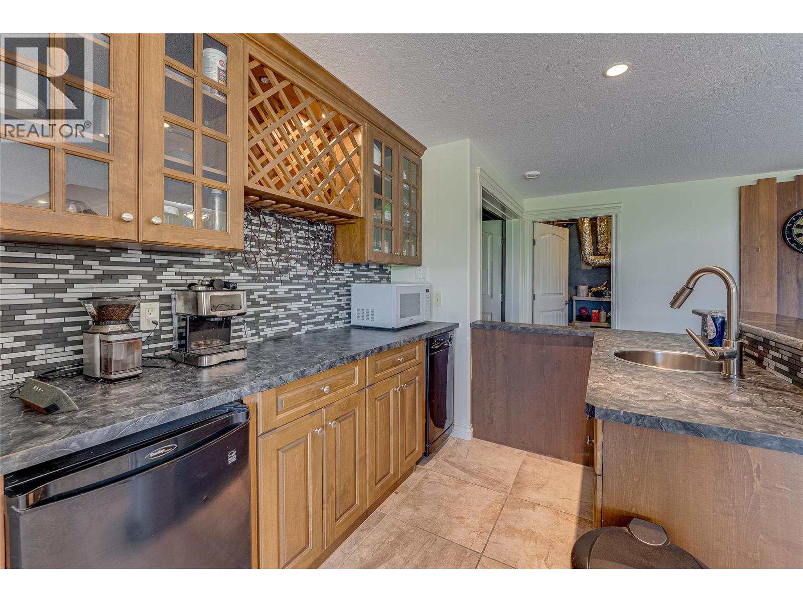 900 33 Avenue - 38