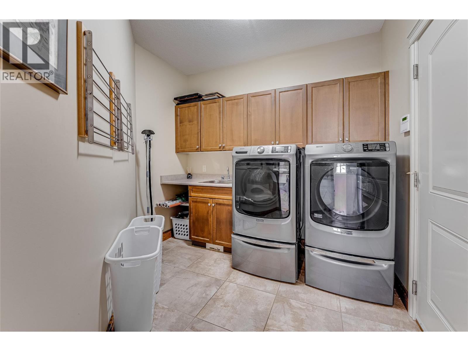 900 33 Avenue - 48