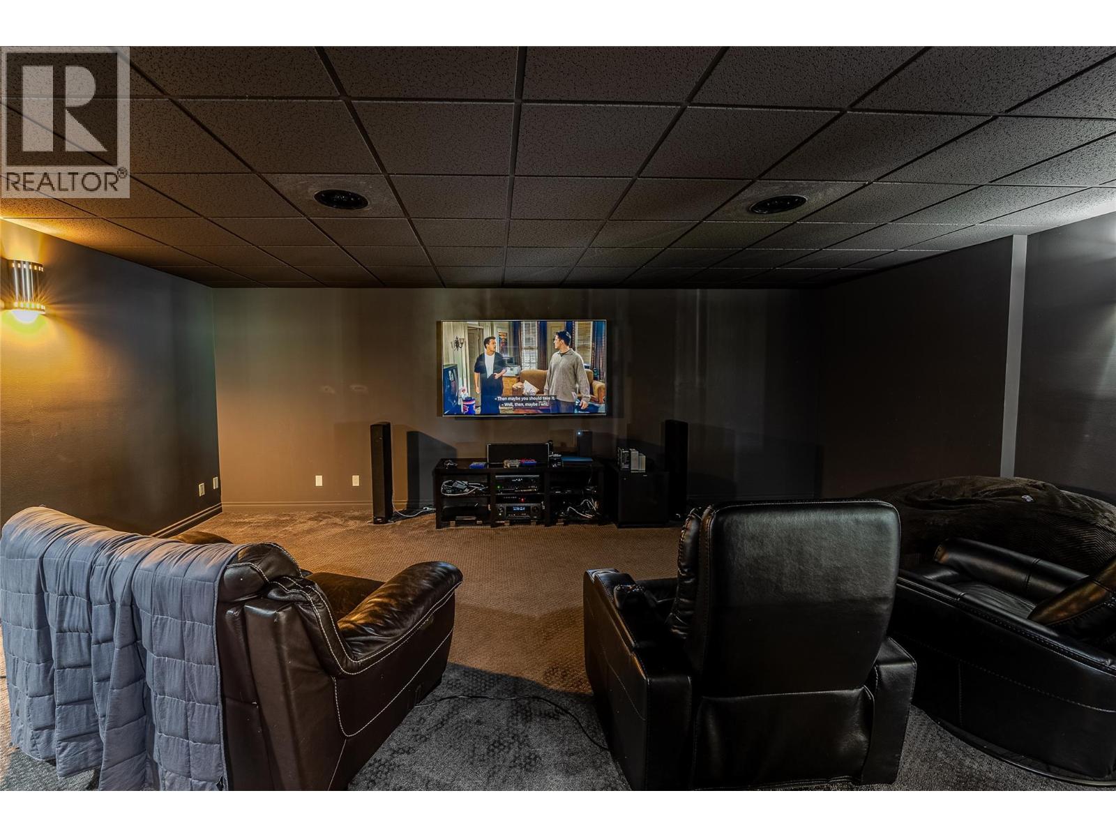 900 33 Avenue - 55