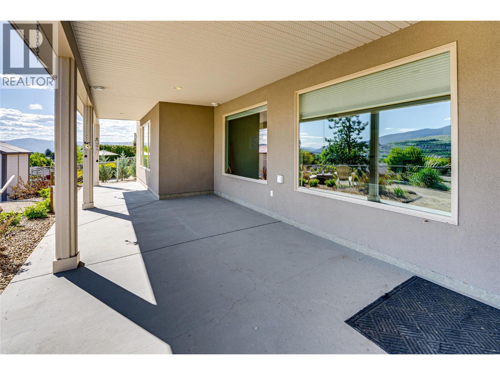900 33 Avenue - 76