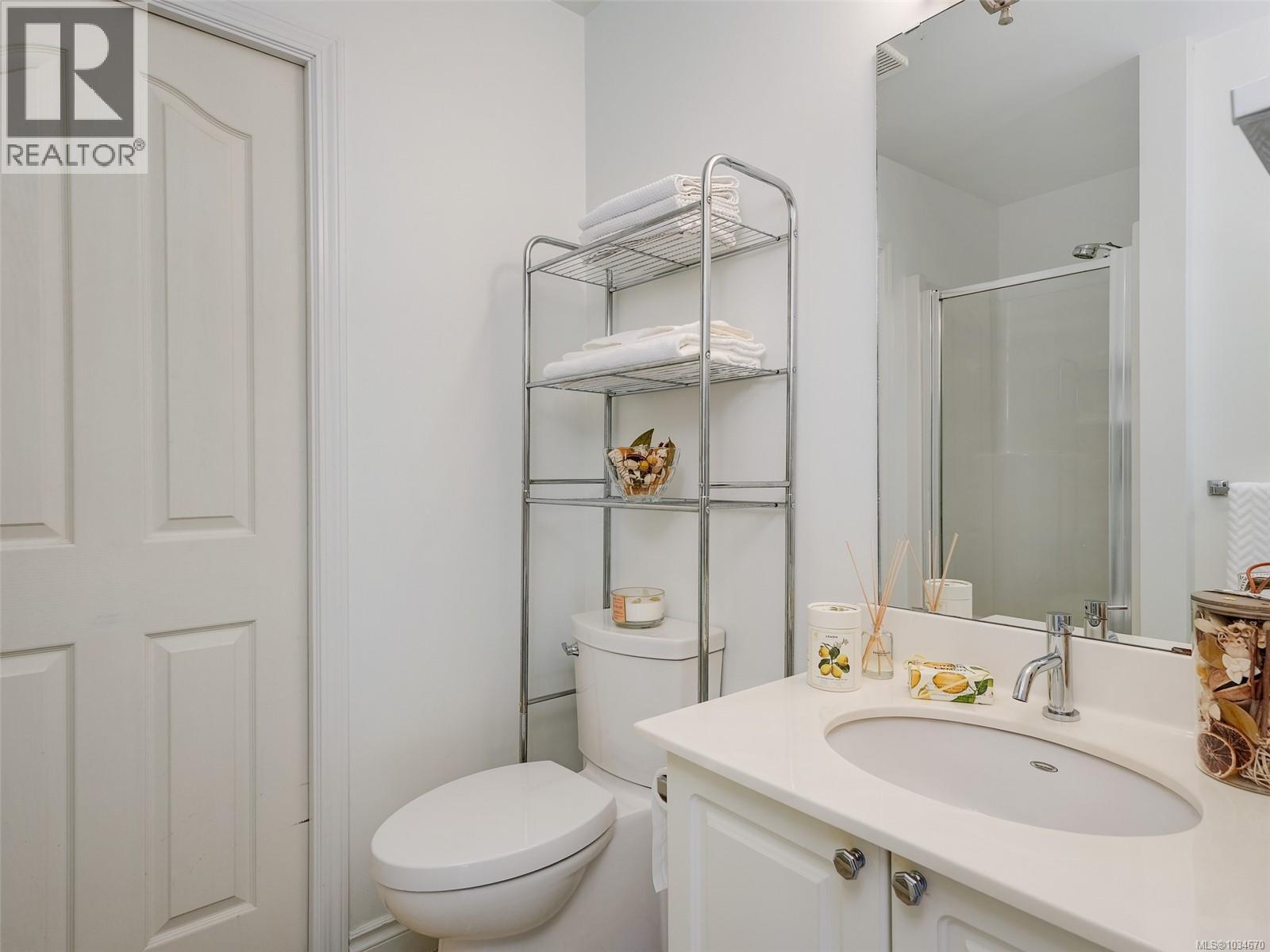 6 1809 McKenzie Avenue, Saanich