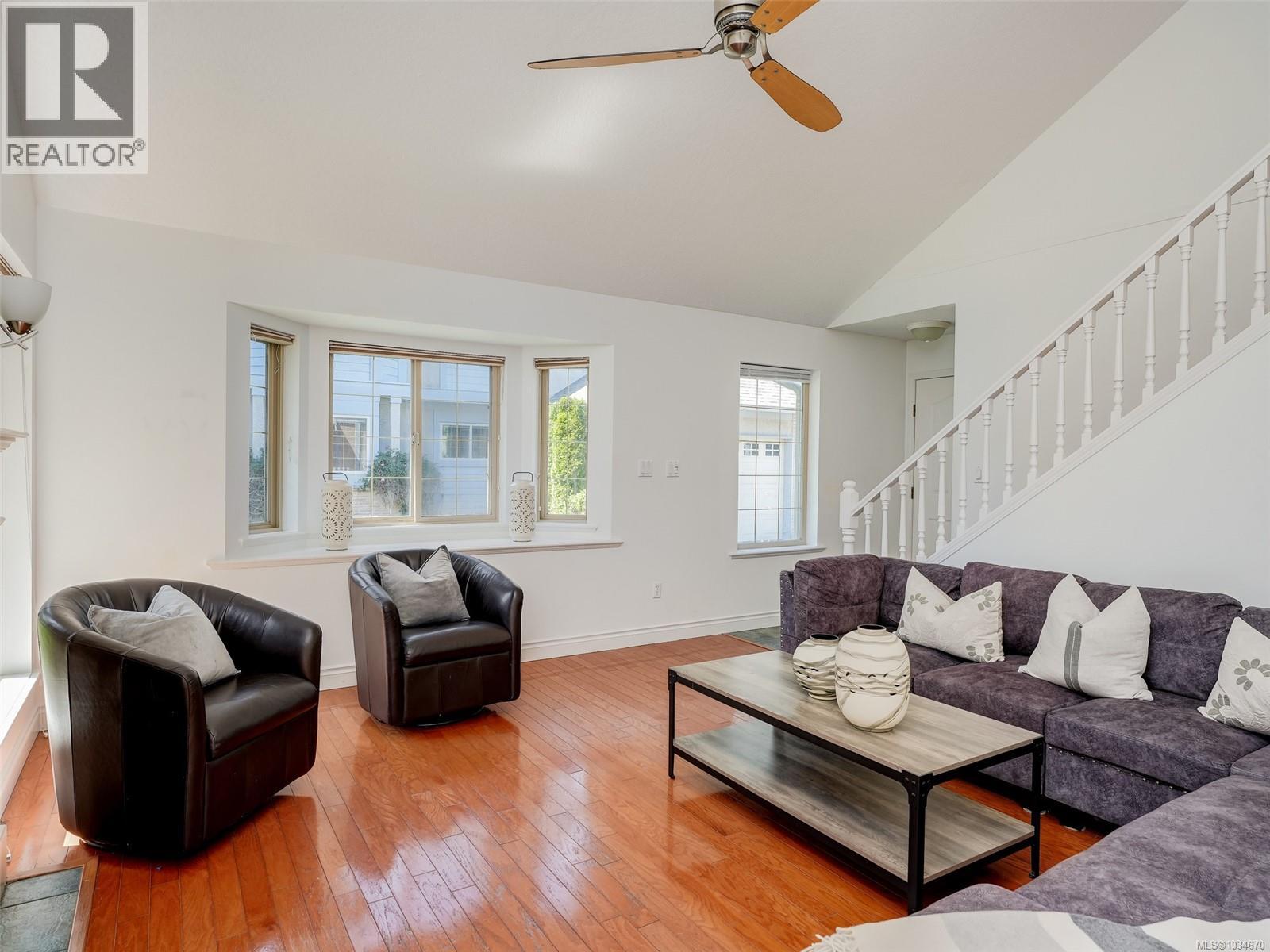 6 1809 McKenzie Avenue, Saanich