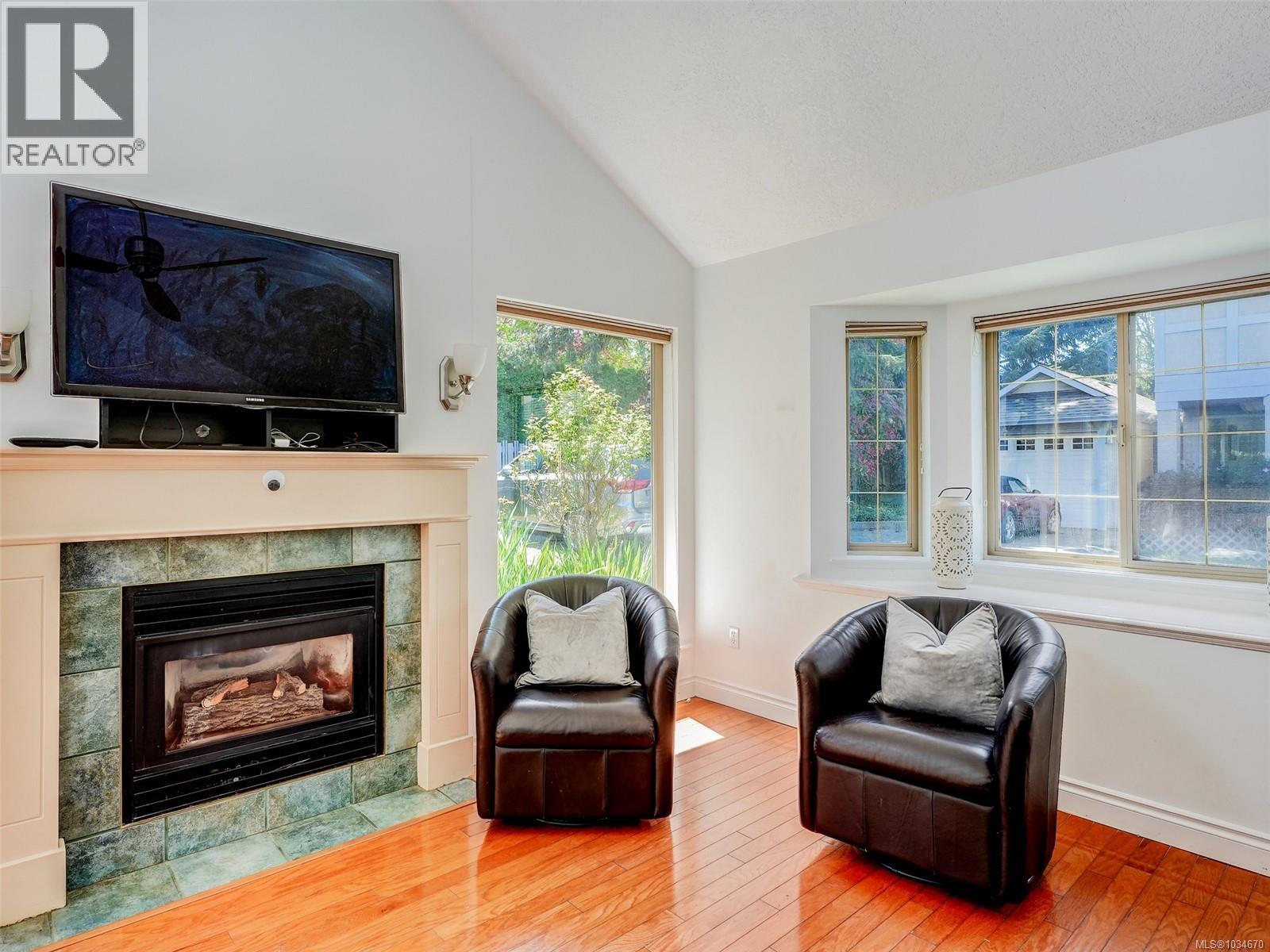 6 1809 McKenzie Avenue, Saanich