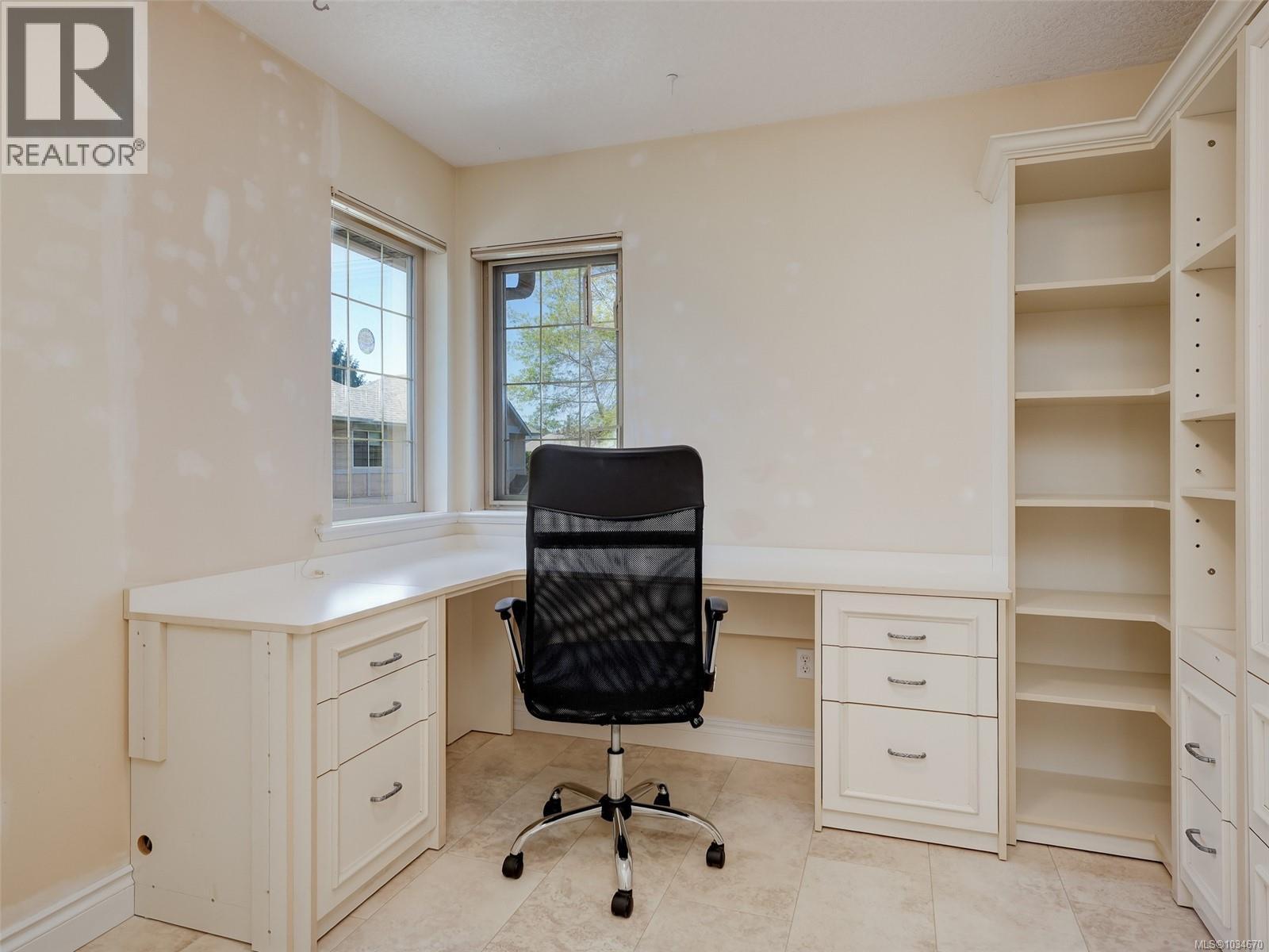 6 1809 McKenzie Avenue, Saanich