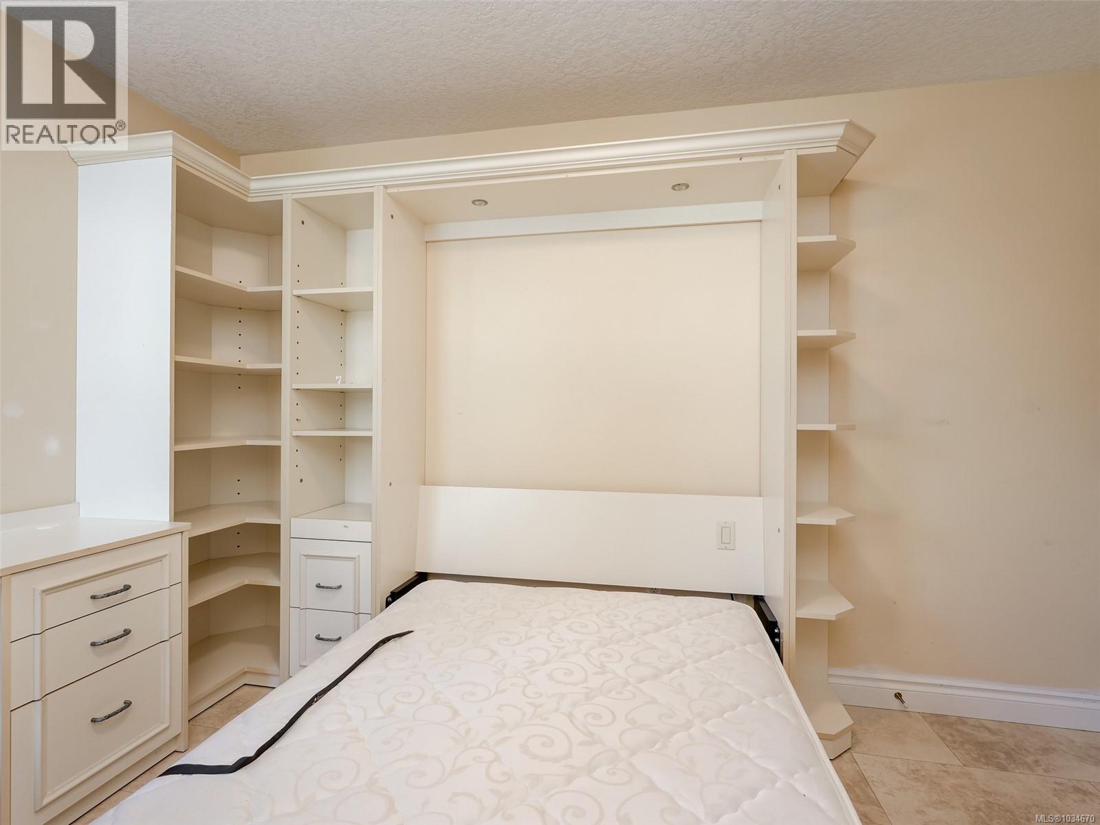 6 1809 McKenzie Avenue, Saanich
