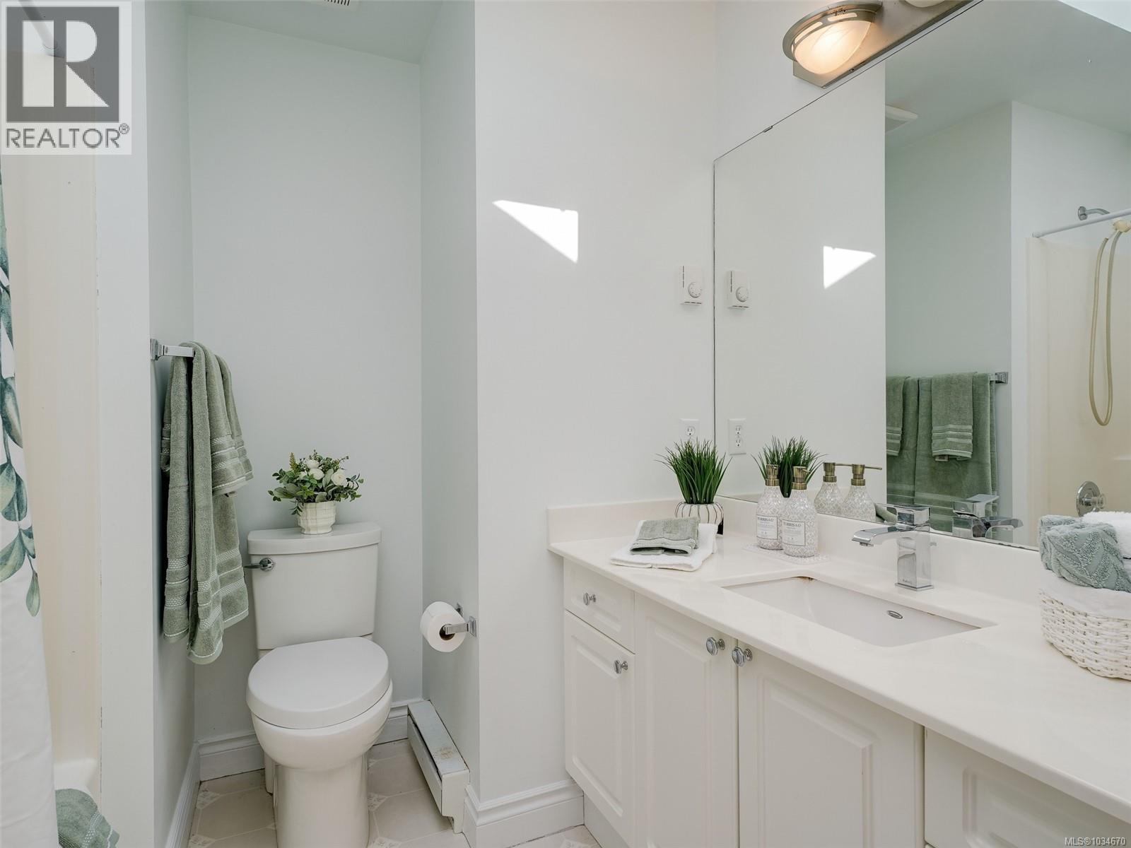 6 1809 McKenzie Avenue, Saanich