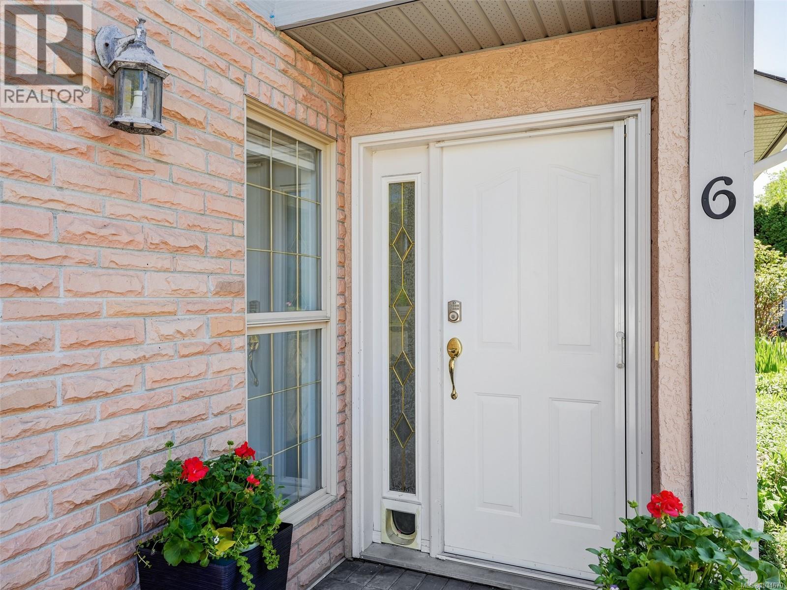 6 1809 McKenzie Avenue, Saanich