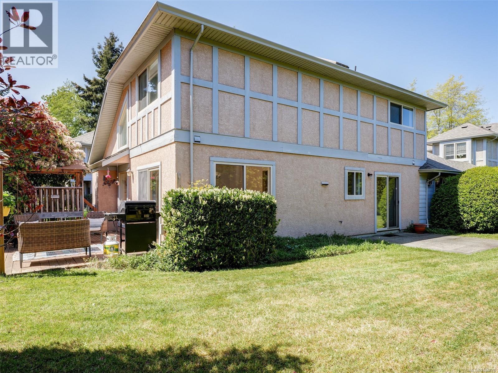 6 1809 McKenzie Avenue, Saanich
