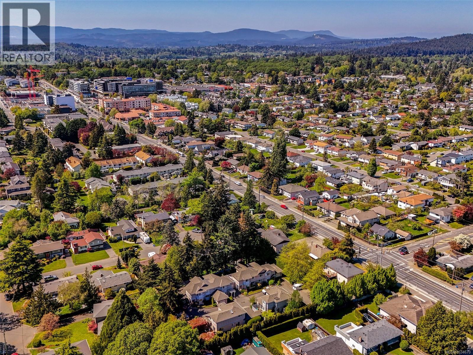 6 1809 McKenzie Avenue, Saanich