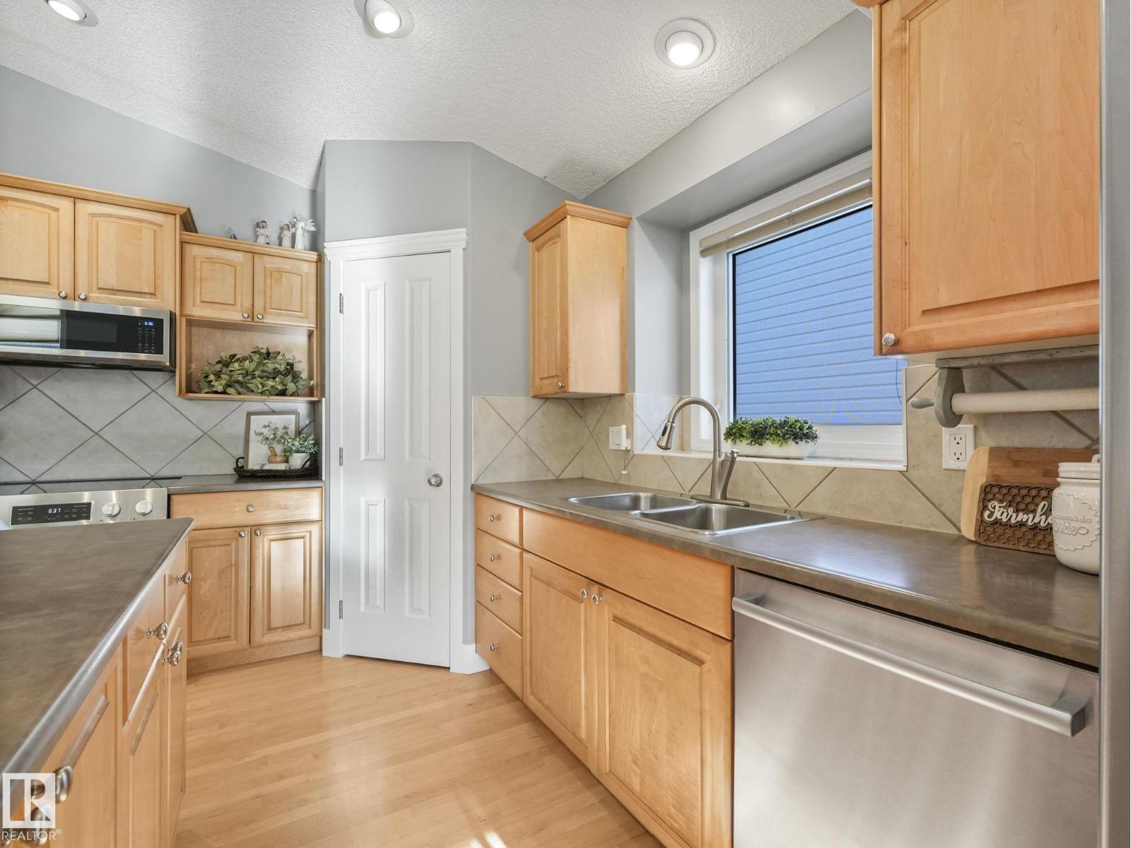 3 RENAUD CO, Beaumont