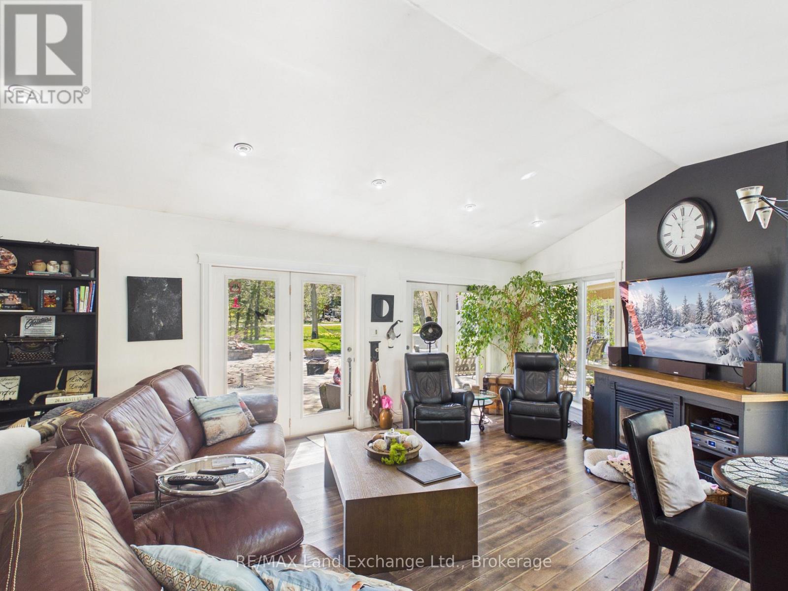 15 NORTH CEDAR LANE - 18