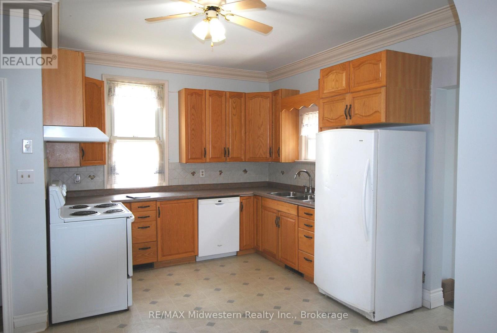 200 ELORA STREET S - 4