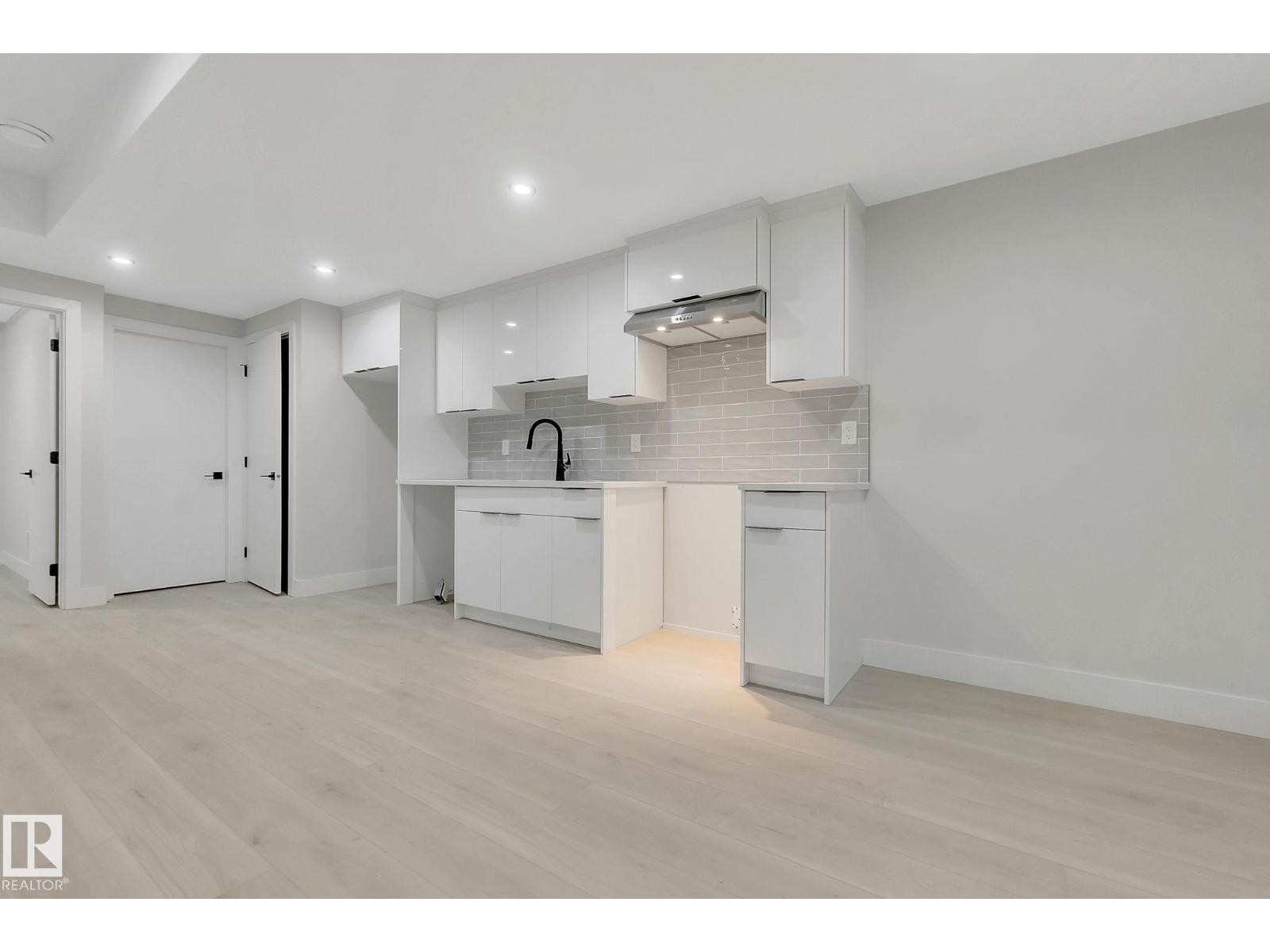 11132 72 AV NW, Edmonton