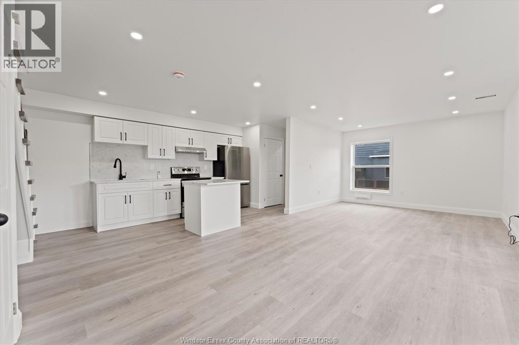 702 PIERRE Unit# 1, Windsor, Ontario, N9A2K5 — Photo 3