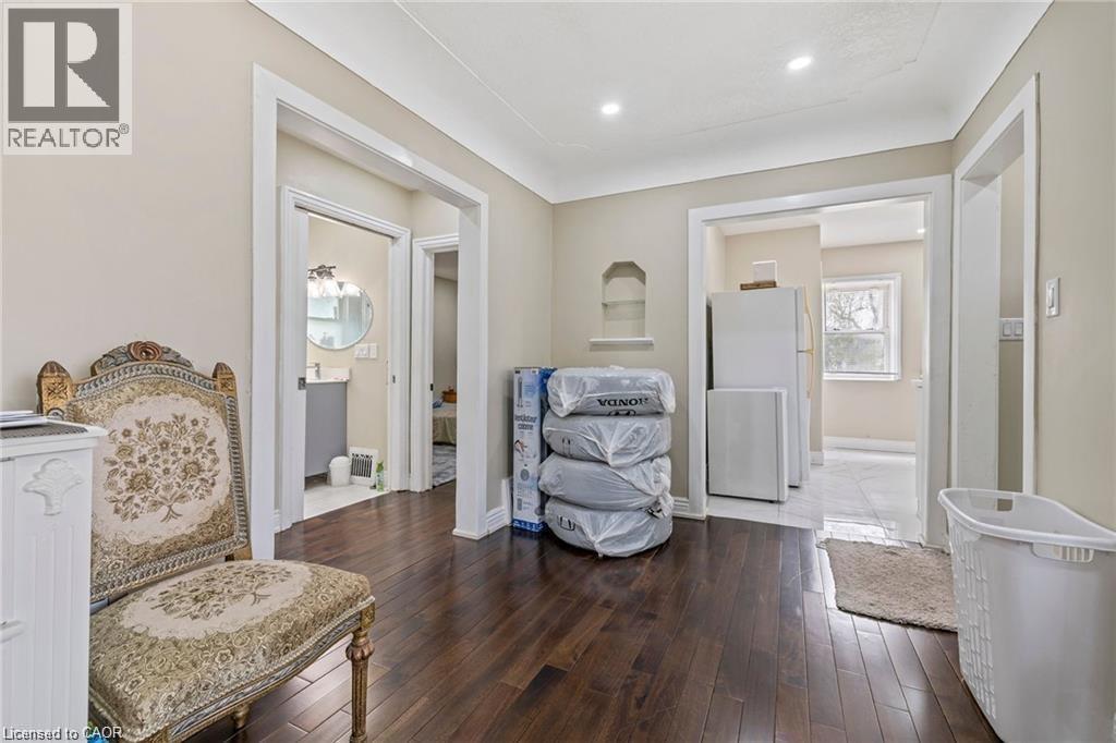 38 LAKE Avenue N, Hamilton, Ontario, L8E1L3 — Photo 5