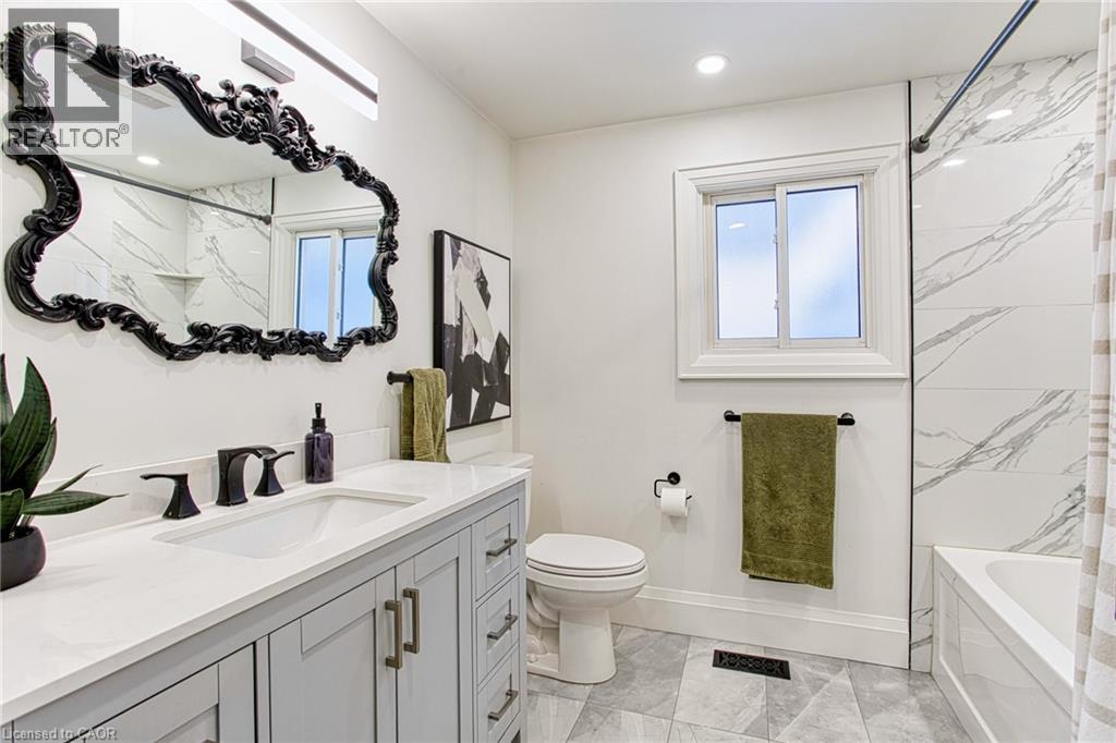 4 COLGATE Court, Hamilton, Ontario, L9C6Z6 — Photo 16