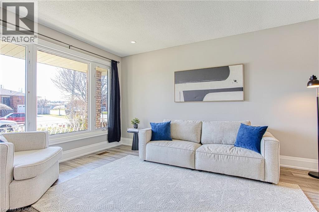 4 COLGATE Court, Hamilton, Ontario, L9C6Z6 — Photo 5