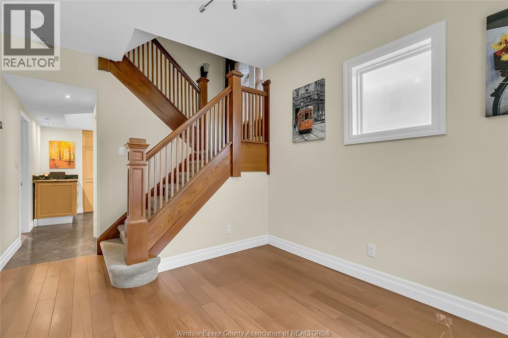 258 ELM AVENUE, Windsor, Ontario, N9A5G8 — Photo 5